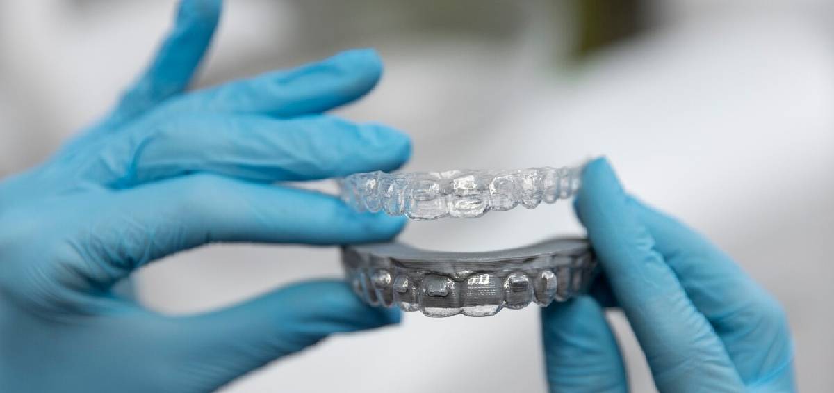 Top 5 reasons why Teenagers should opt Invisalign TEEN over Fixed Braces.